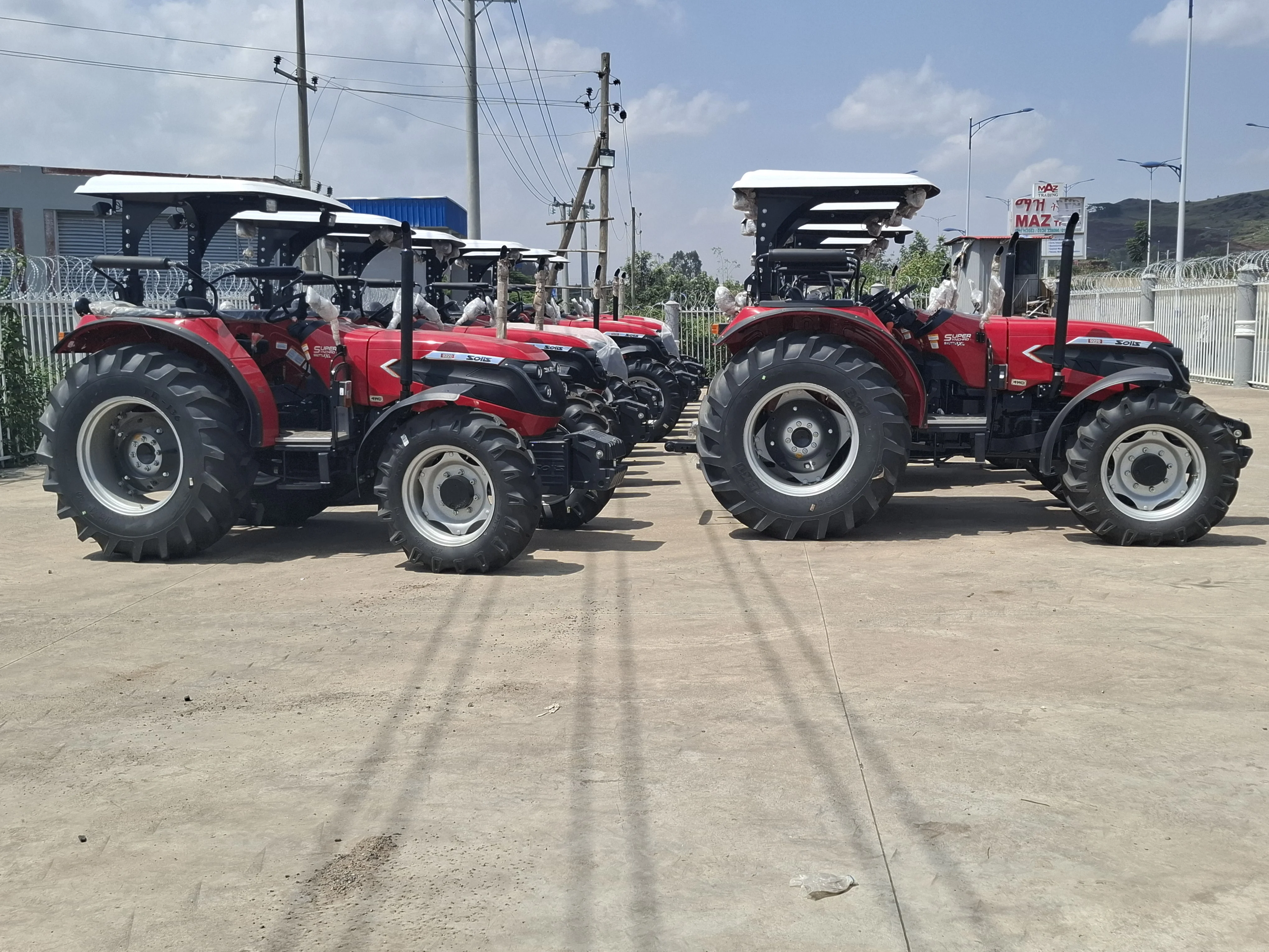 SOLIS 92HP Yard Front